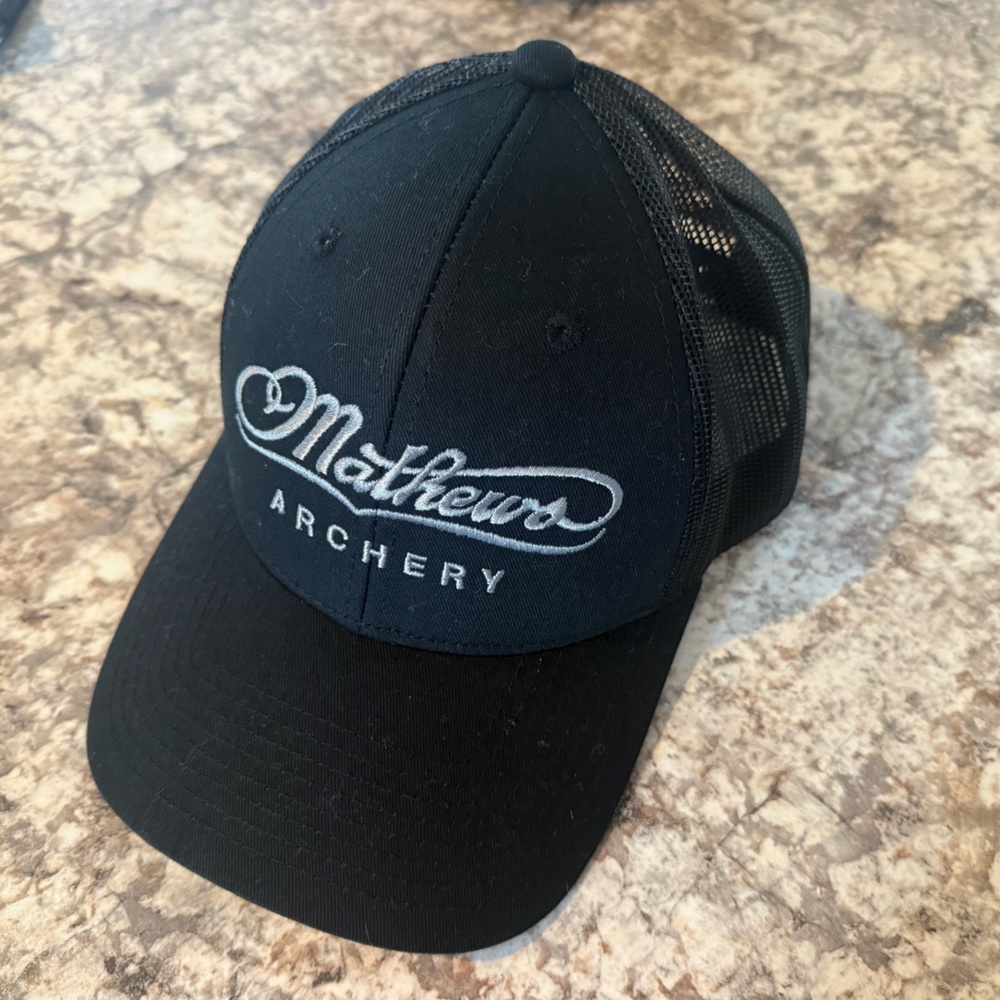 Matthews Archery hat cap mens one size black SnapBack mesh trucker adult nice!